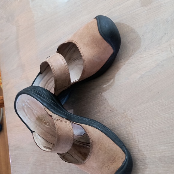 Shoes - Picture 2 of 4